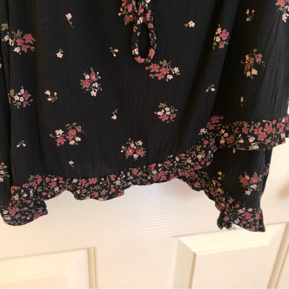 American Eagle Outfitters Black Floral Cami with Asymmetrical Hem  - X-Small - Picture 4 of 4